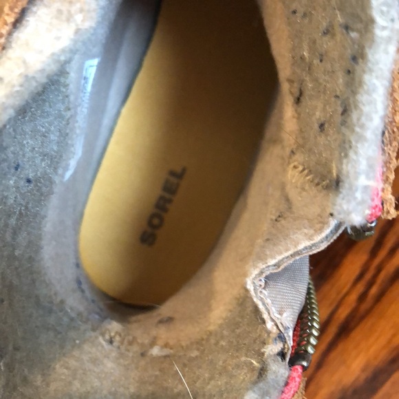 Sorel boots - Picture 10 of 12